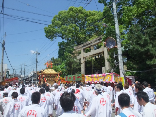 855-御霊祭　神社前と神輿.JPG